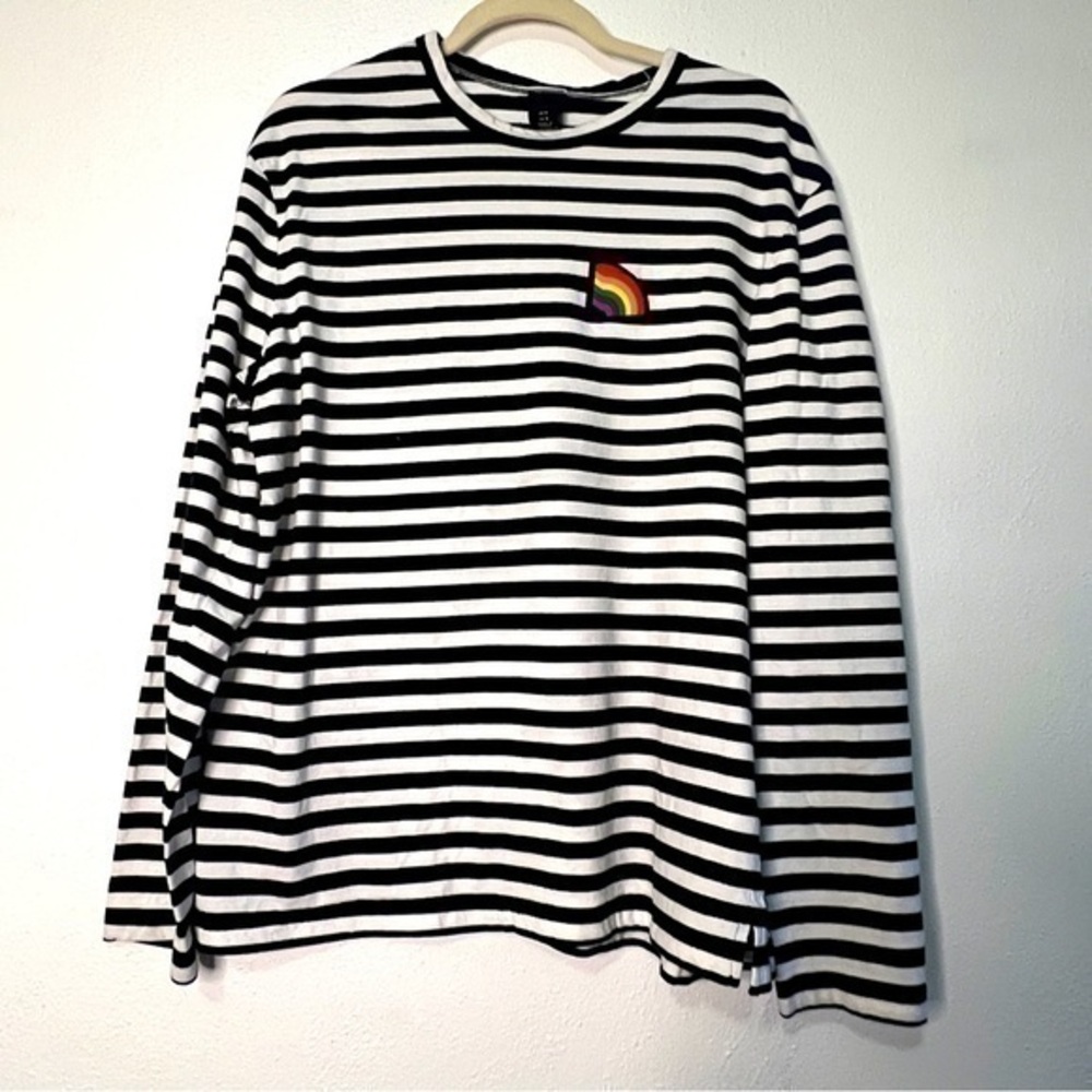 H&M black & white striped Pride long- sleeved T-shirt w/ rainbow emblem. Sz M.